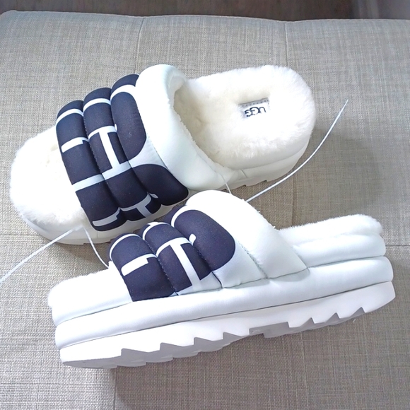 UGG Shoes - UGG Maxi Slide Logo Women's Slides Slippers White & Black UGG Logo Size 7 New